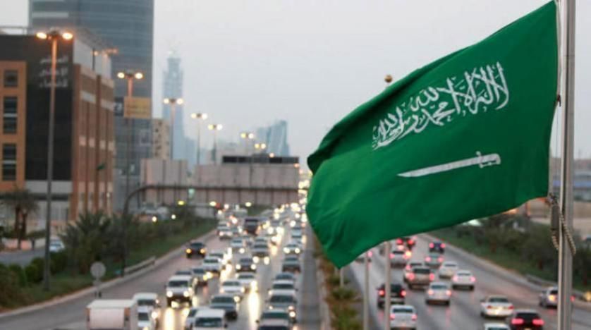 «حملة صارمة تشمل آلاف الوافدين».. السعودية توقف تجديد الإقامات وترحل الآلاف من أبناء هذه الجنسية وترحيلهم